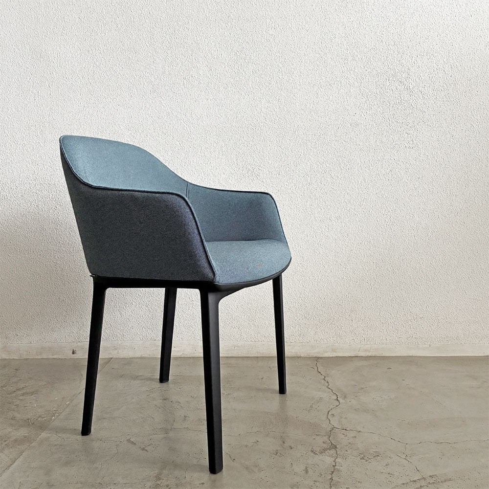 【登戸BASE店】ヴィトラ Vitra ソフトシェルチェア Softshell Chair アームチェア ファブリック ブルー系 4レッグベース ロナン＆エルワン・ブルレック 未使用品 定価￥111,100- 買取させていただきました。
