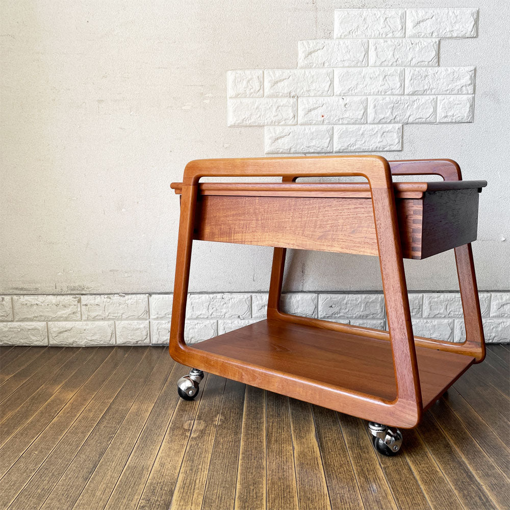 【経堂店】シカモブラー Sika Mobler チーク材 サービングワゴン キッチントローリー W62cm スライドトップ トレー＆キャスター付 デンマーク 北欧ビンテージ 買取させていただきました。