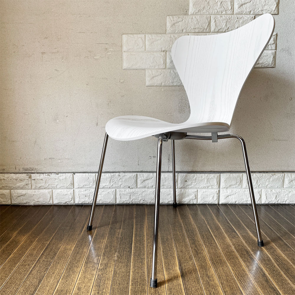 【経堂店】フリッツハンセン Fritz Hansen 3107 セブンチェア カラードアッシュ ホワイト アルネ・ヤコブセン Arne Jacobsen デンマーク 北欧家具 定価￥78,980- 買取させていただきました。