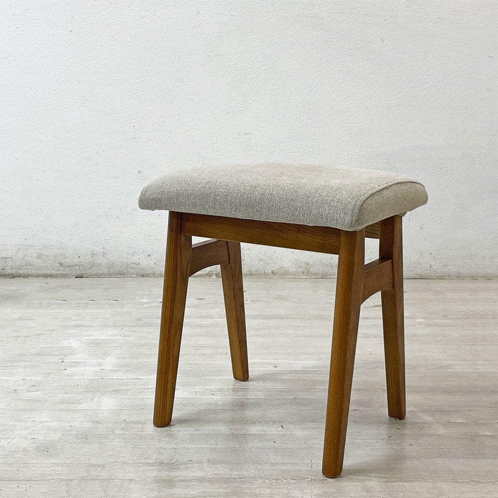 【祖師ヶ谷大蔵店】ウニコ unico シグネ SIGNE スツール グレー系ファブリック アッシュ材 カバーリング 北欧スタイル 買取させていただきました。