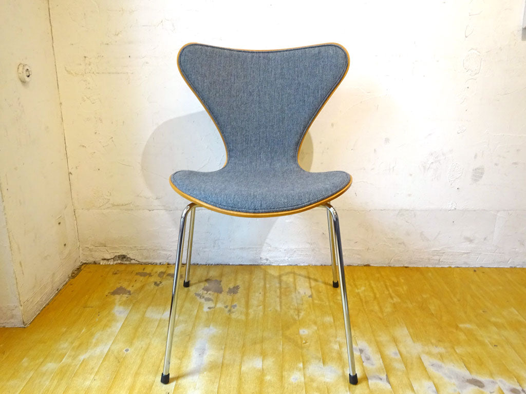 フリッツハンセン Fritz Hansen ビンテージ セブンチェア ビーチ フロントパティング ライトグレー アルネ・ヤコブセン スタッキングチェア 北欧家具 デンマーク下北沢店 中古品 買い取りしました。