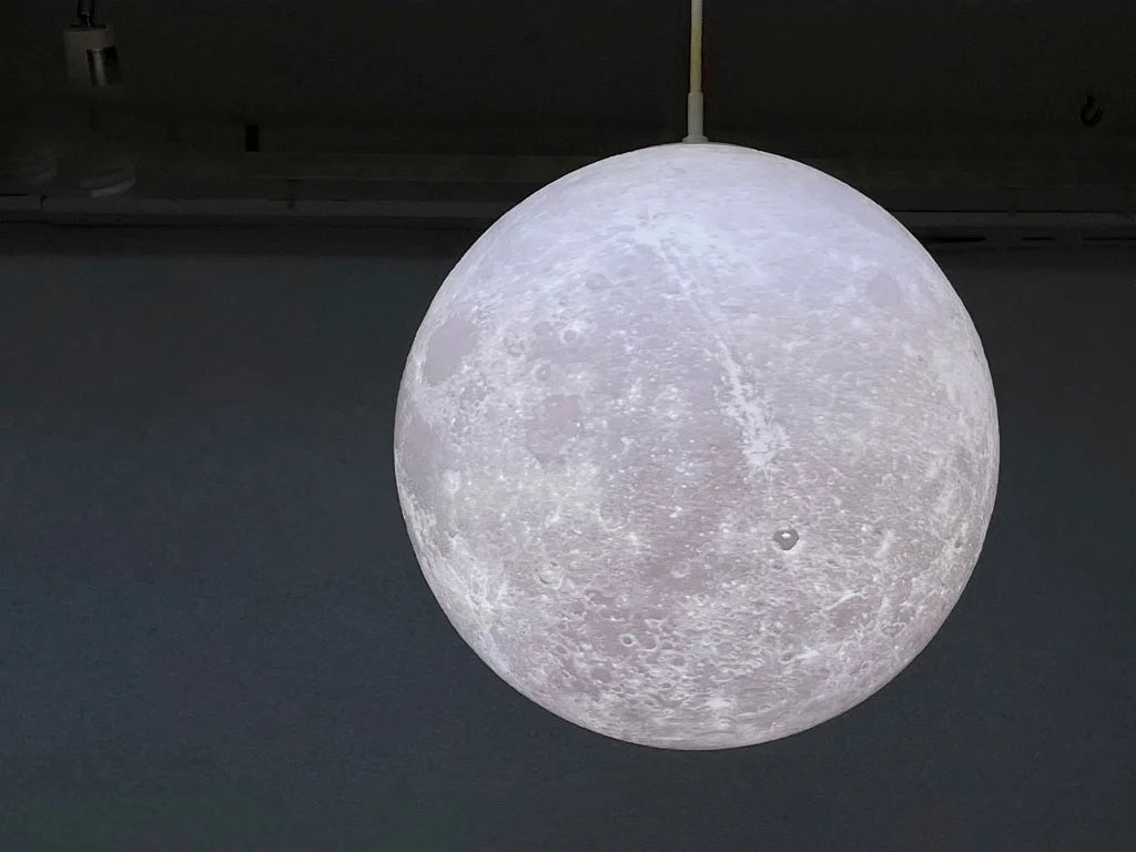 東昇 匠の誠品 ルナプライマル Luna Primal ペンダントタイプ 月型照明 ペンダントランプ Φ35cm リモコン付 調光機能付 光色切替可 タイマー機能付 美品 中古品 買い取りしました。