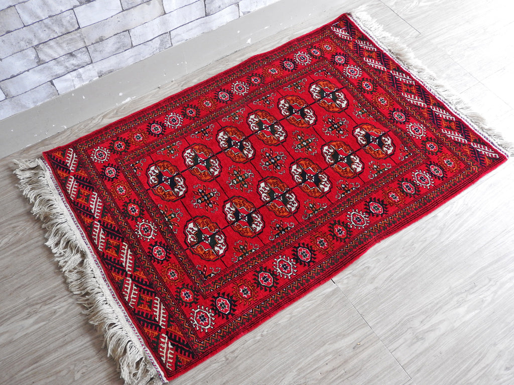 トルクメニスタン製 ブハラ絨毯 トルクメンラグ 赤系 ウール 123×83cm タグ付き  中古品  買い取りしました。