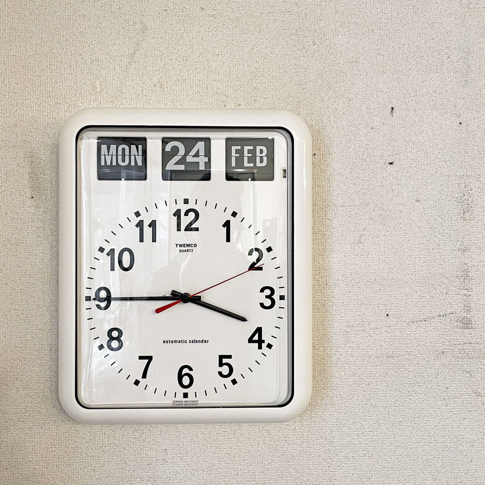 【経堂店】トゥエンコ TWEMCO オートマティックカレンダー クオーツクロック BQ-12A パタパタ時計 掛時計 30×38cm ホワイト 定価￥47,300- 買取させていただきました。