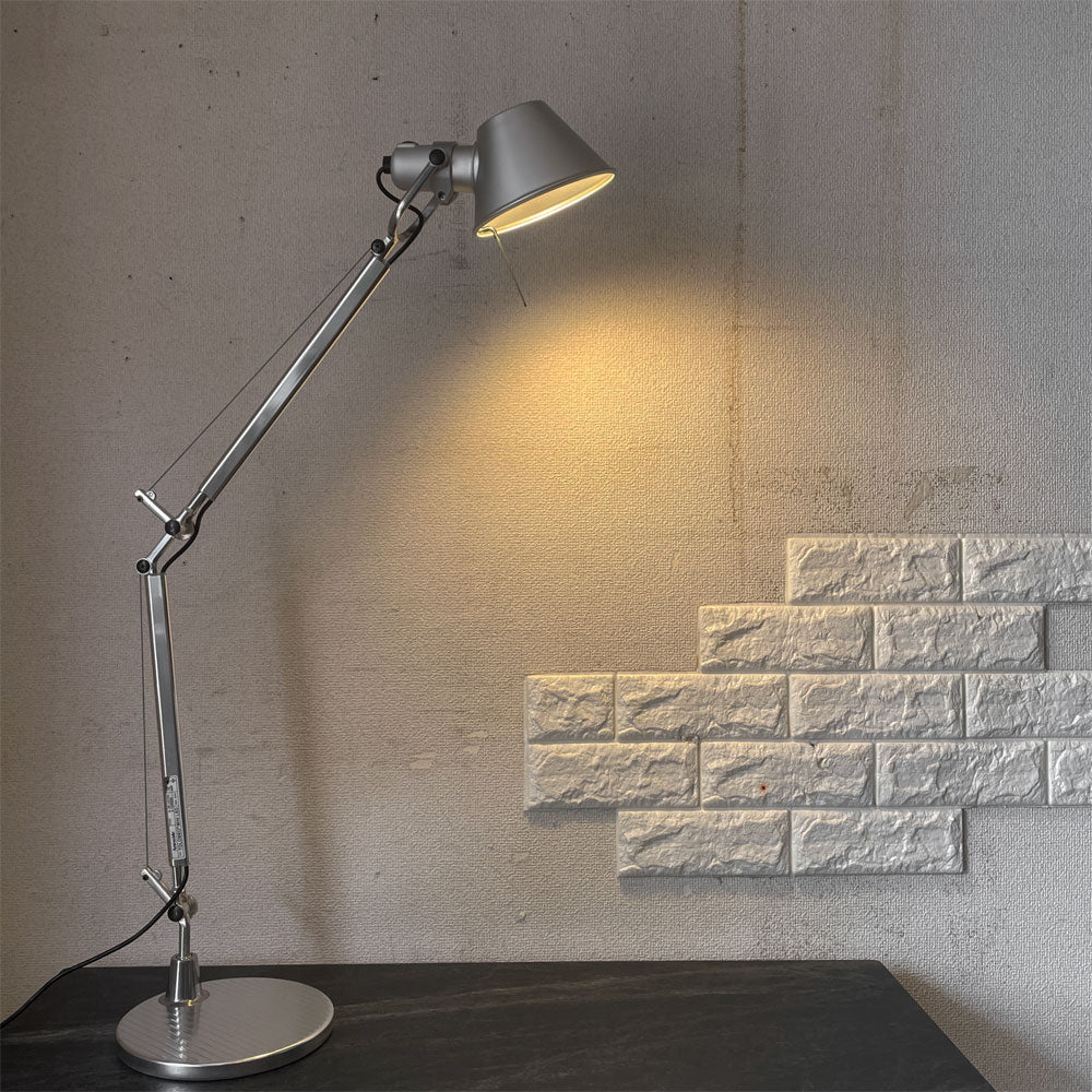 【経堂店】アルテミデ Artemide トロメオ Tolomeo Mini Table LED テーブルライト アルミシェード  スタンドタイプ 調光可 ミケーレ・デ・ルッキ イタリア 定価￥107,800- 買取させていただきました。