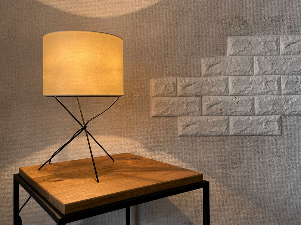 カッシーナイクスシー Cassina ixc. ファロ FALO テーブルランプ Mサイズ 布シェード × スチールフレーム Φ22cm モダンデザイン 廃番  中古品  買い取りしました。