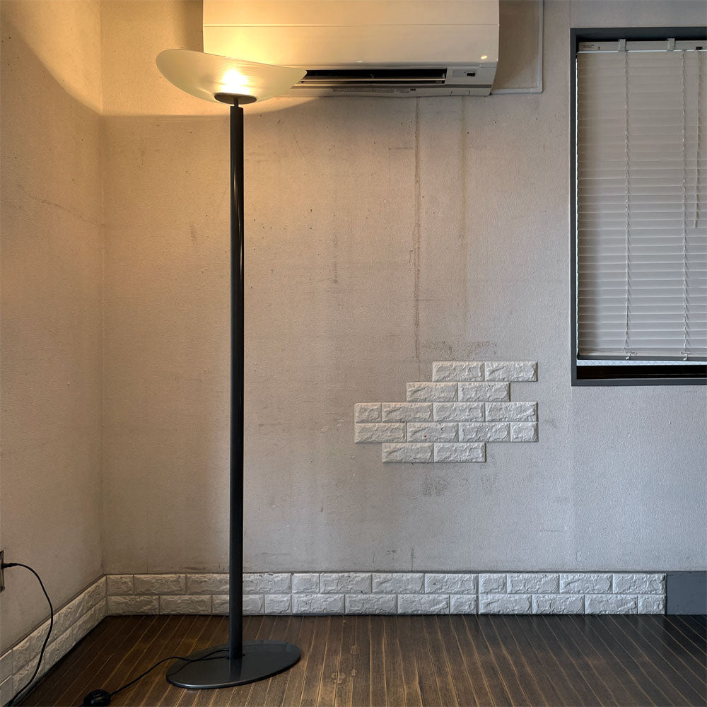 【経堂店】アルテミデ Artemide テベ Tebe フロアライト スタンドライト アッパーライト H193cm フロストガラスシェード エルネスト・ジスモンディ イタリアモダン 廃番 買取させていただきました。