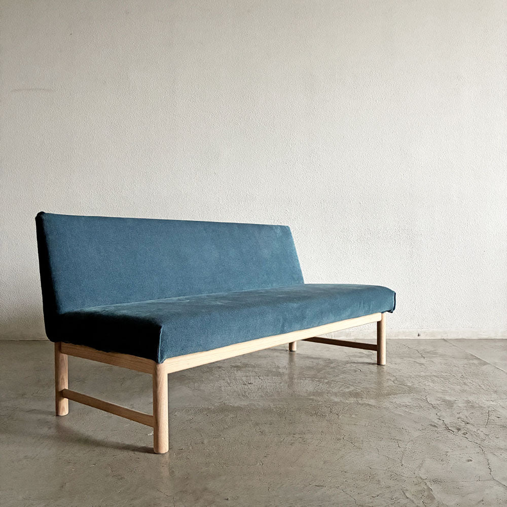 【登戸BASE店】アクタス ACTUS タイム THYME ソファベンチ 3シーター ファブリック カバーリング ブルー系 オーク材 W150cm 定価￥117,700-以上 買取させていただきました。