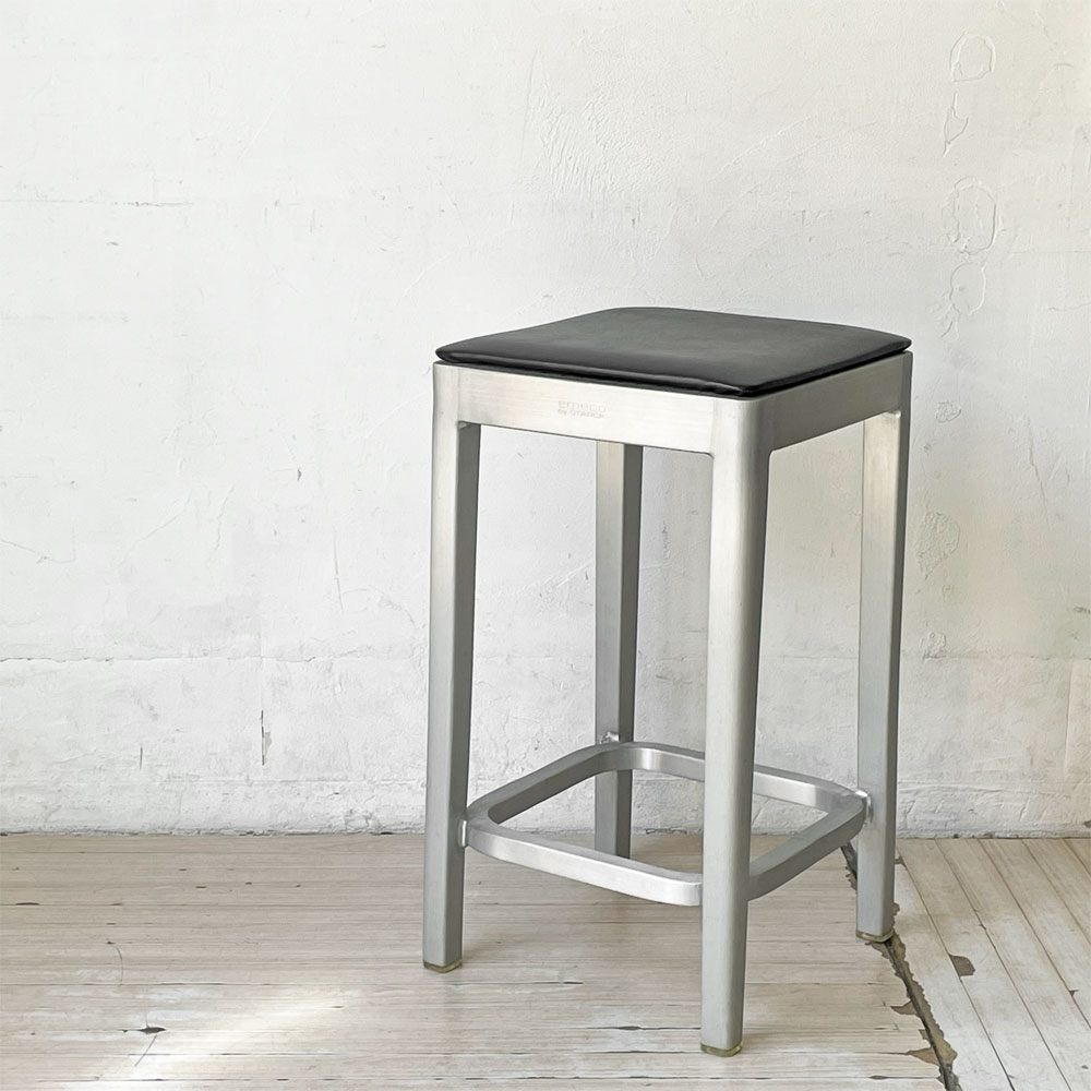 【下北沢店】エメコ EMECO カウンタースツール BARSTOOL H61cm シートクッション付き フィリップ・スタルク Philippe Starck ブラッシュドアルミ インダストリアルデザイン 買取させていただきました。