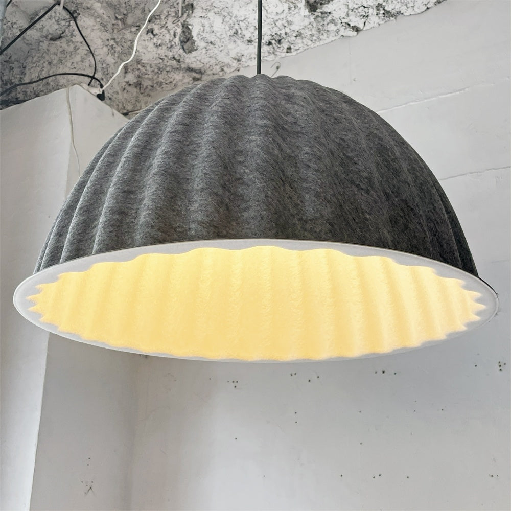 【下北沢店】ムート Muuto アンダーザベル UnderThe Bell ペンダントライト グレー Φ55cm リサイクルプラスチックフェルト 北欧照明 デンマーク 美品 買取させていただきました。