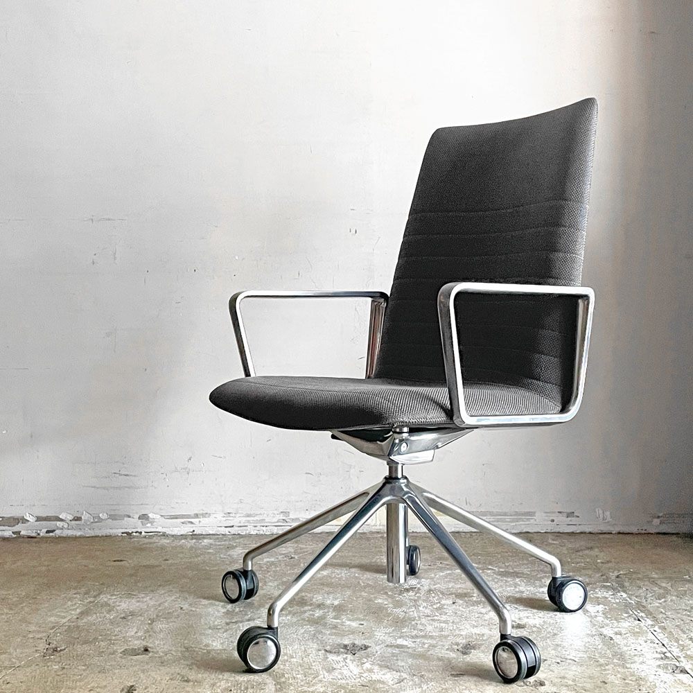 【自由が丘店】アンドリューワールド Andreu World フレックス エグゼクティブ Flex Executive インターミディエイトバック アームチェア デスクチェア アルミ キャスターベース ガス圧昇降 参考価格 ¥295,460- 買取させていただきました。