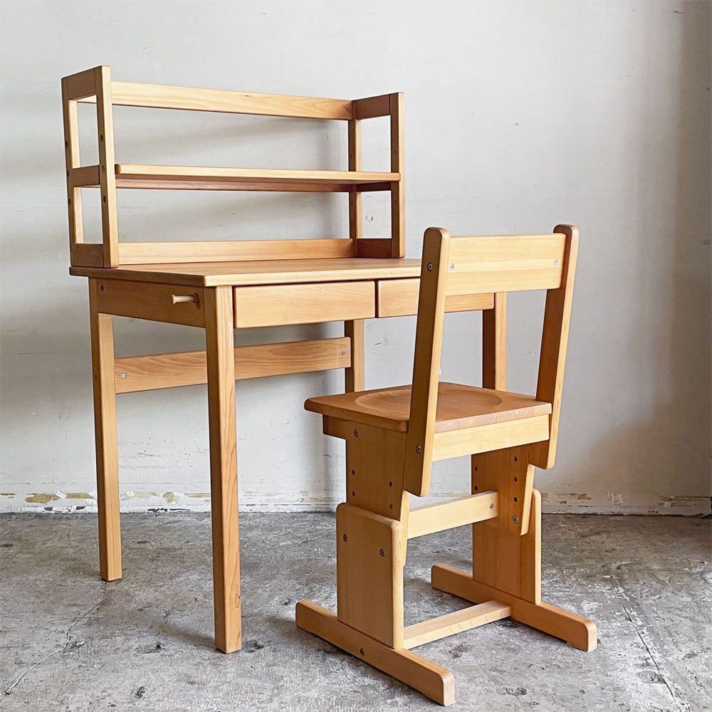 【自由が丘店】キシル XYL 4本脚デスク & 2本脚チェア 学習机 ひのき 無垢材 w80cm 昇降機能 机棚 サイドフック2本つき 買取させていただきました。