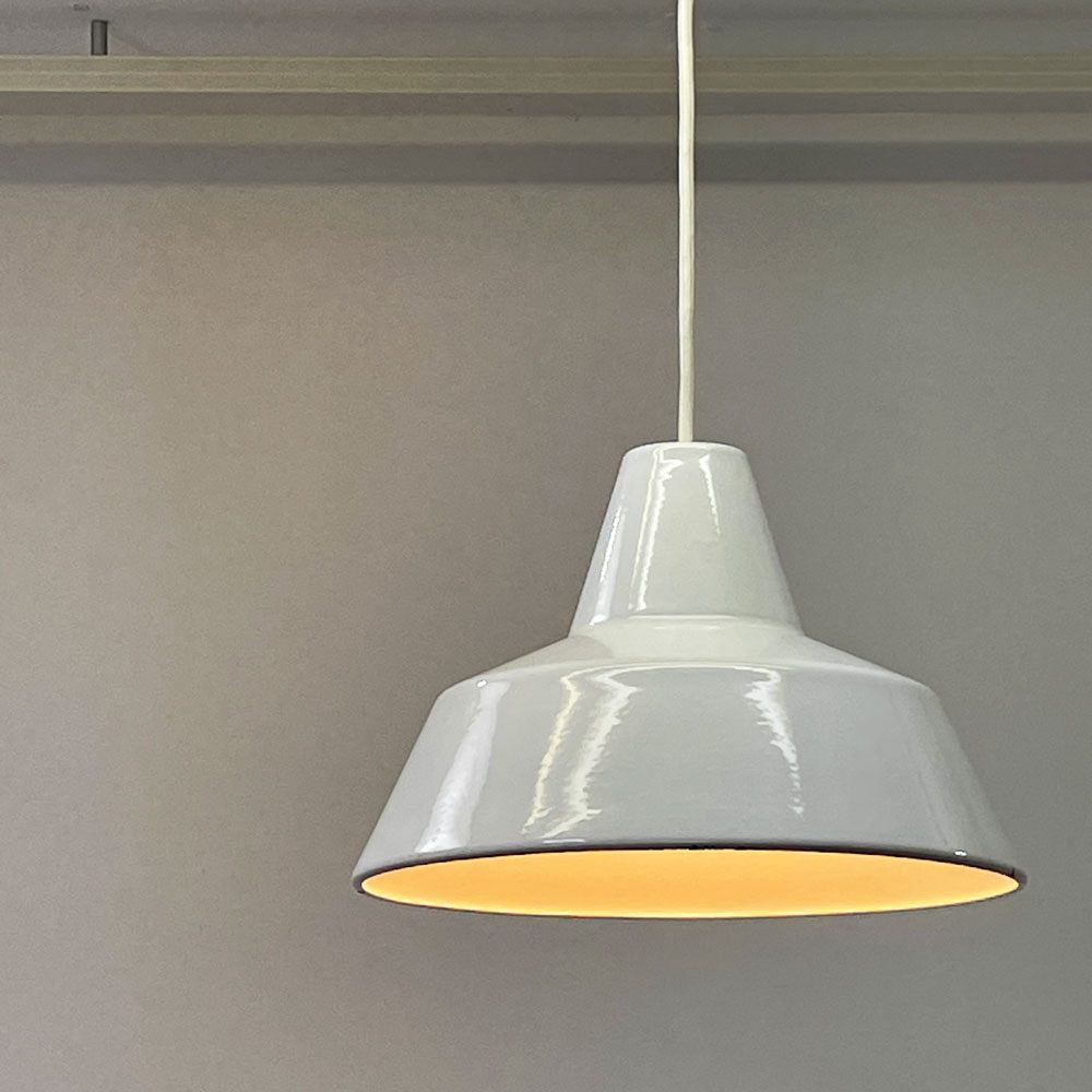 【祖師ヶ谷大蔵店】ルイスポールセン louis poulsen ワークショップランプ ペンダントライト ホワイト アクセル・ヴェデル・マッドソン Axel Wedel Madsen 北欧ビンテージ 買取させていただきました。