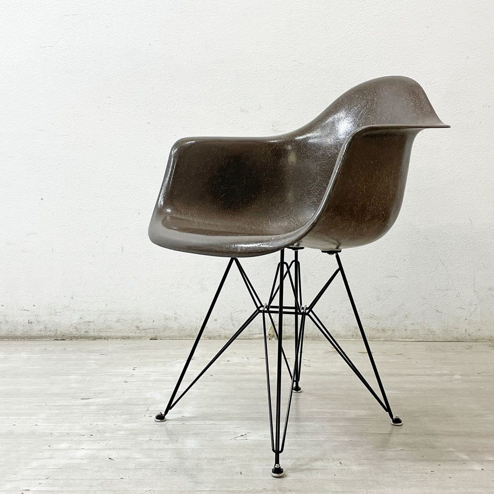 【祖師ヶ谷大蔵店】ハーマンミラー Herman Miller アームシェルチェア セカンド 2nd FRP ブラウン 1stタイプエッフェルベース イームズ 買取させていただきました。
