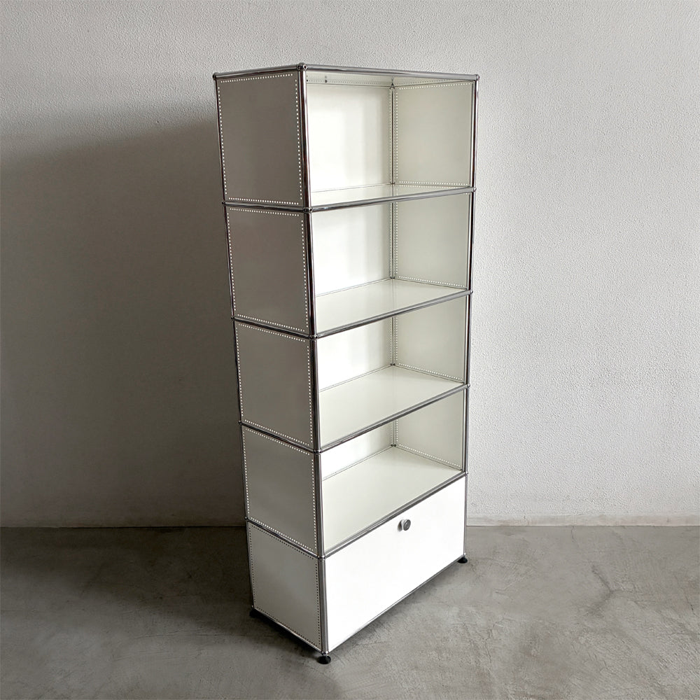 【登戸BASE店】ユーエスエム ハラーシステム USM Modular Furniture ユニット1×5ステージ キャビネット シェルフ W786 ピュアホワイト 合計参考価格￥329,905- 本棚 オフィス家具 店舗什器 システムストレージ ラック MoMA永久所蔵品 買取させていただきました。