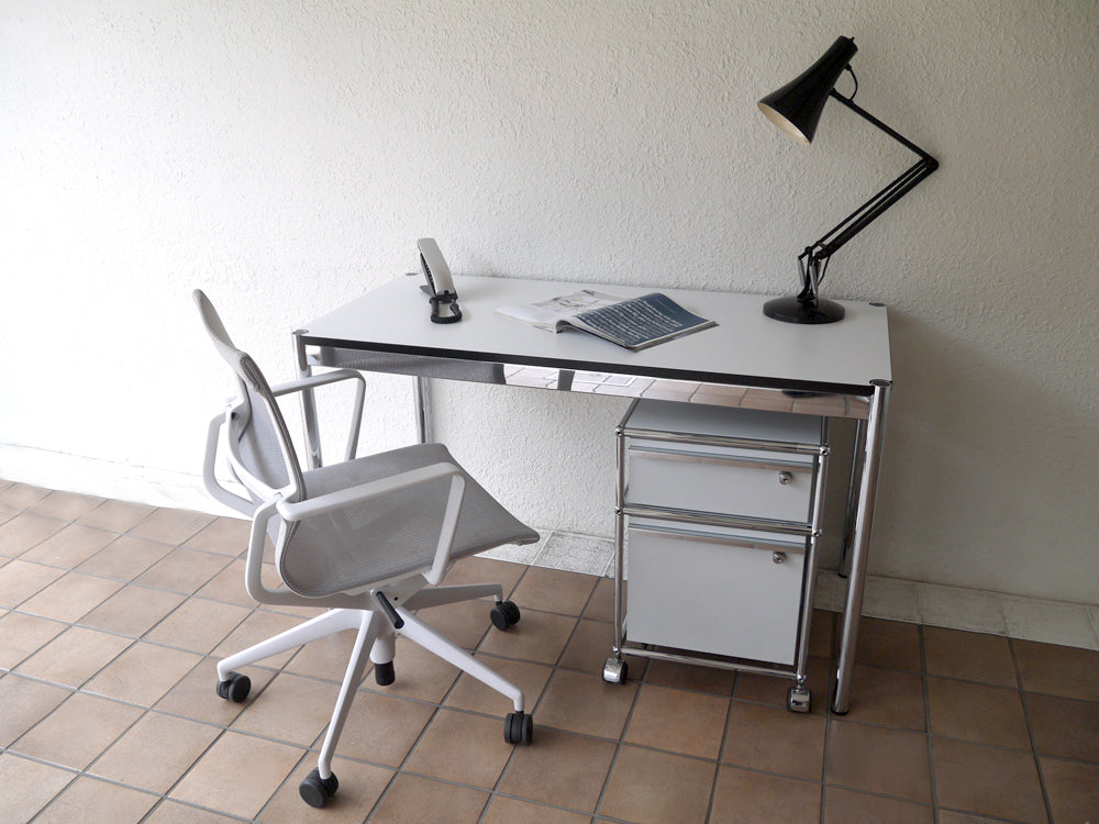 ユーエスエム ハラーシステム USM Modular Furniture USMテーブル W1250×D600 ラミネート天板 ホワイト デスク 現行美品 参考価格￥112,741- ミーティングテーブル ワークテーブル ダイニングテーブル 状態良好 ～MoMA 永久所蔵品として名高いデザイン&機能共に優れた万能テーブルデスク～