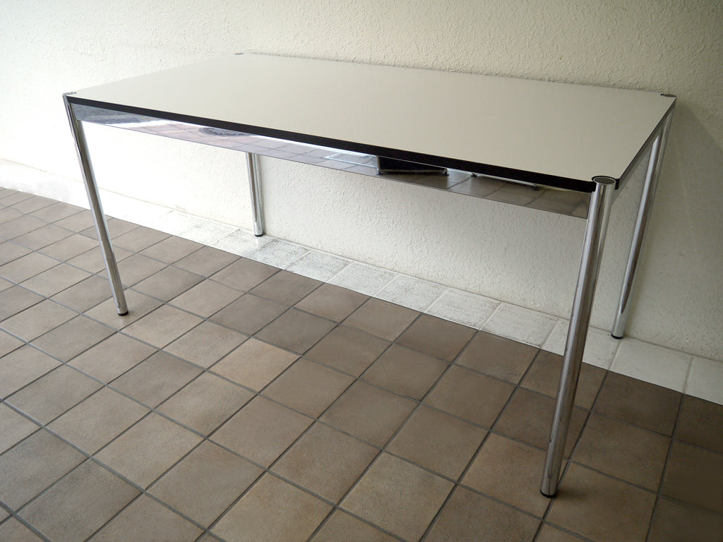 ユーエスエム ハラーシステム USM Modular Furniture USMテーブル W1500×D750 ホワイトラミネート天板 定価￥116,710- ミーティングテーブル ワークテーブル ダイニングテーブル 状態良好 ～MoMA 永久所蔵品として名高いデザイン&機能共に優れた万能テーブルデスク～