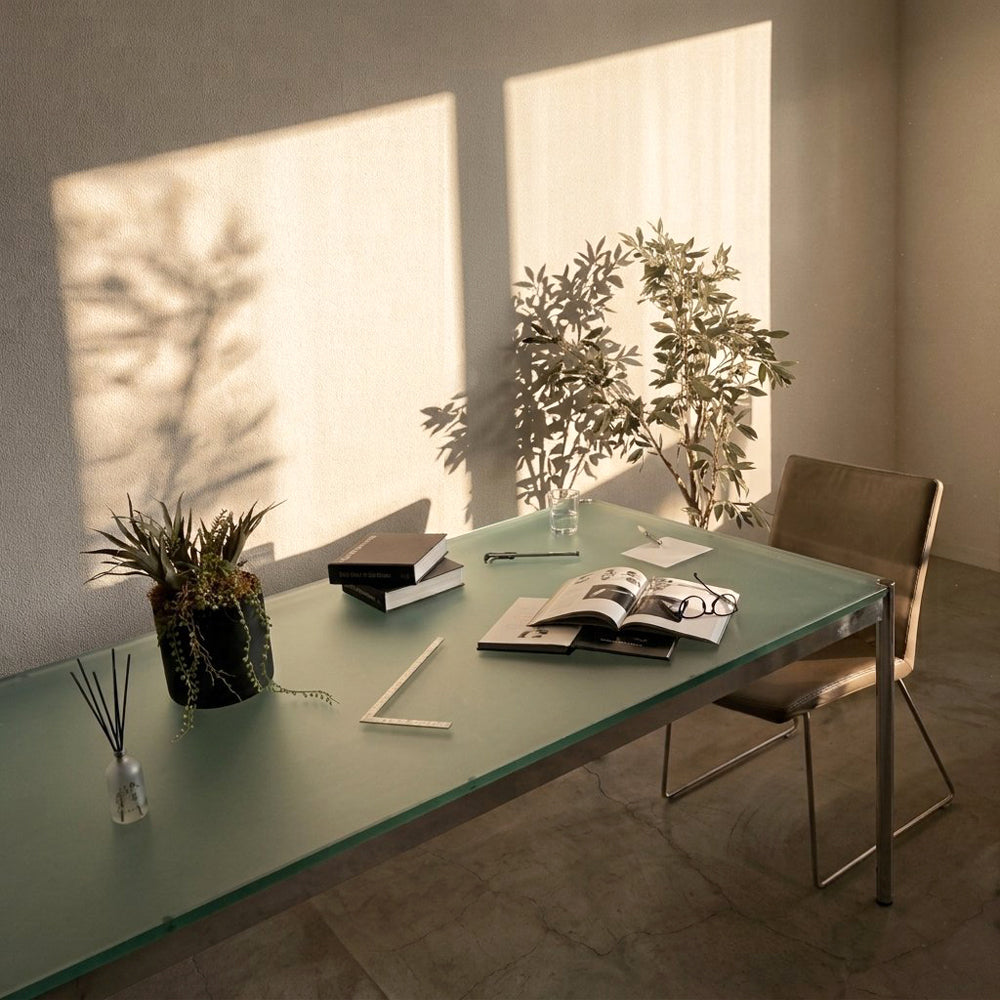 ユーエスエム ハラーシステム USM Modular Furniture ハラーテーブル デスク ダイニングテーブル W200×D100×H72/74cm ジェンティーレガラス 艶消し フロスト加工 リバーシブル 合計参考価格￥457,600-の品 オフィス家具 ミーティングテーブル 店舗什器 ～ MoMA 永久所蔵品としても名高いデザイン&機能共に優れたシステムテーブル！ ～