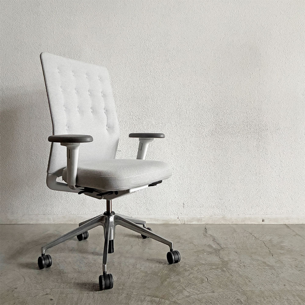 【登戸BASE店】ヴィトラ vitra IDトリム ID Trim オフィスチェア デスクチェア ファブリックシート ライトグレー系 ハイバック 2Dアームレスト アントニオ・チッテリオ 参考定価￥209,000- 買取させていただきました。