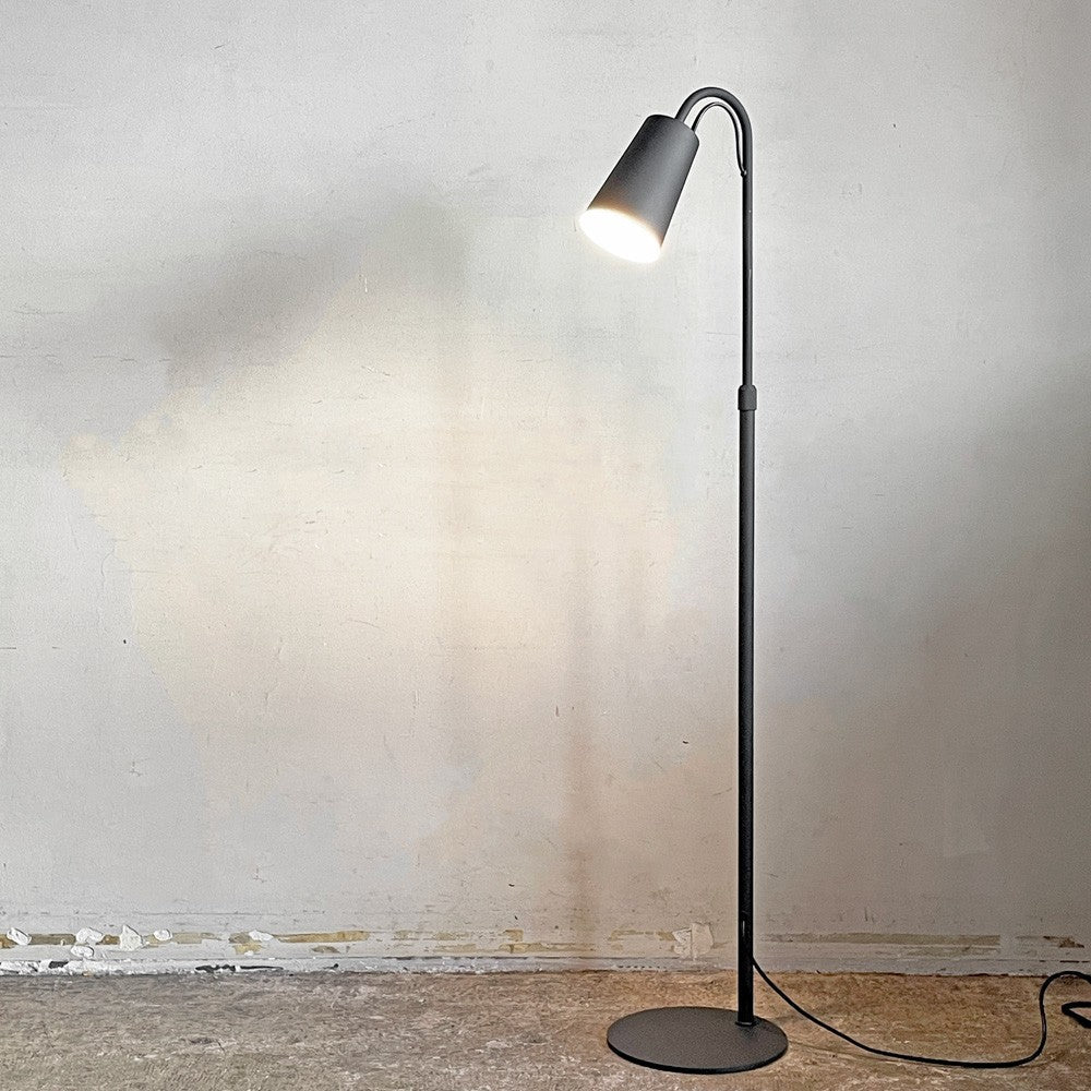 【自由が丘店】ディクラッセ DICLASSE マグネッコ Magneccoフロアライト LF4481BK ブラック 高さ調整 買取させていただきました。