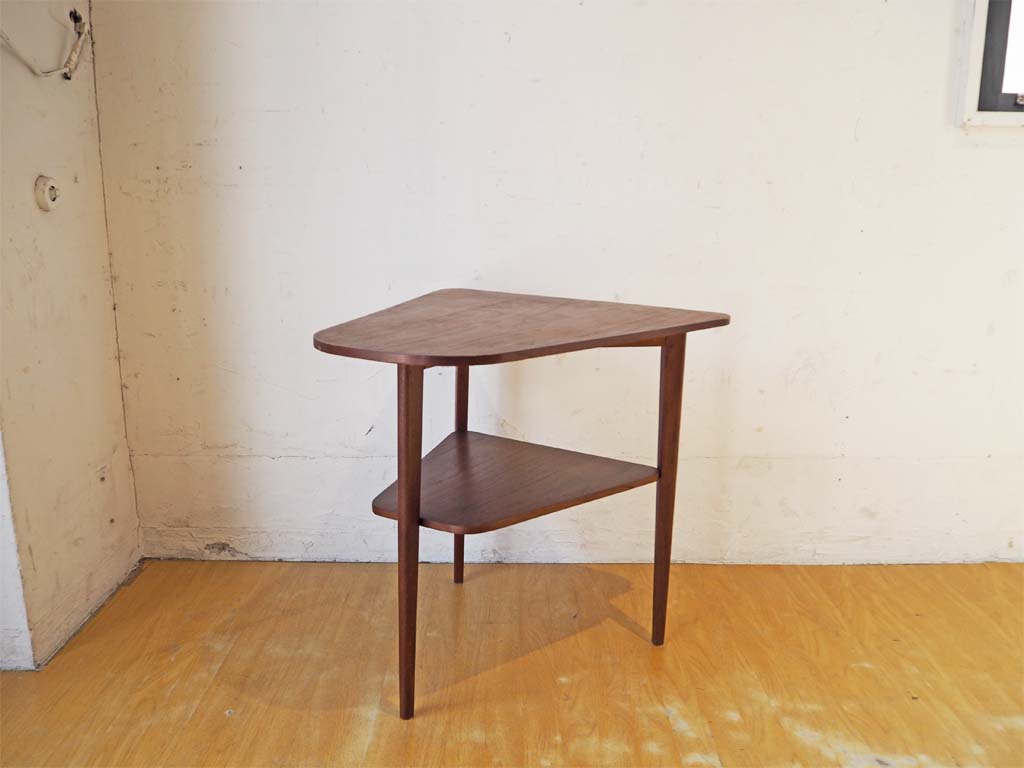 北欧ビンテージ Scandinavian vintage サイドテーブル チーク材 トライアングルデザイン 3本脚 中古品 買い取りしました。