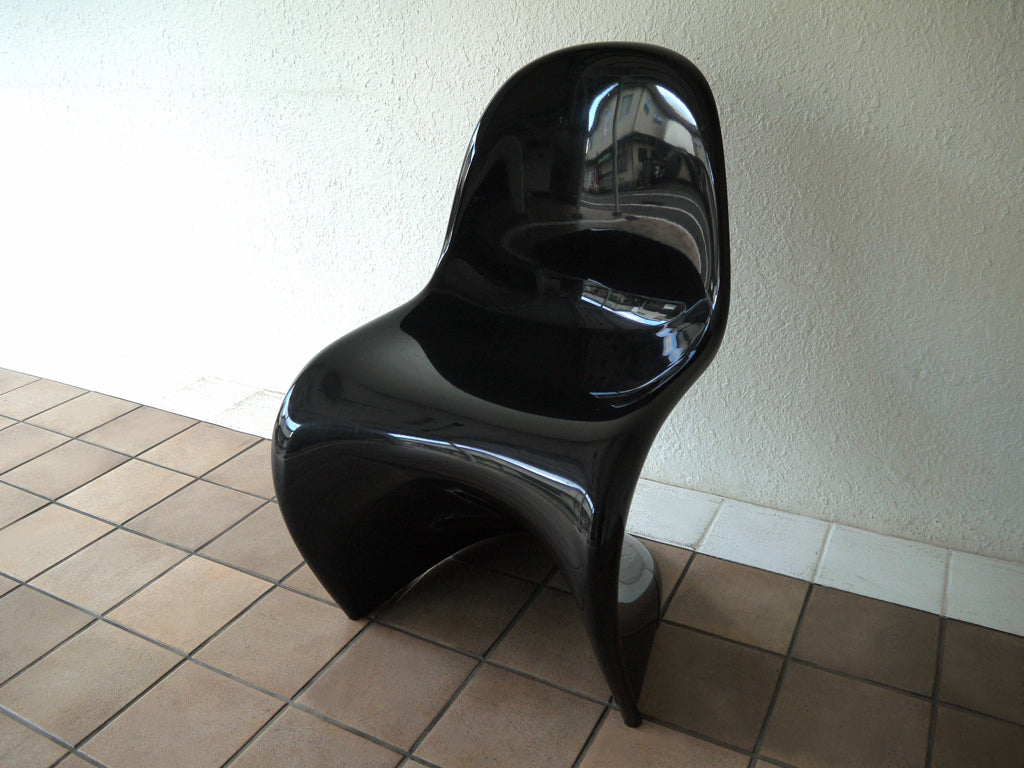 ヴィトラ vitra. パントンチェア クラシック PANTON CHAIR CLASSIC 90's ビンテージ 廃盤希少品 ブラック ヴェルナー・パントン Verner Panton スイス 参考価格15.5万 ～ 美しいストリームライン描いた元祖スペースエイジデザインのFRP製スタッキングチェア！ ～
