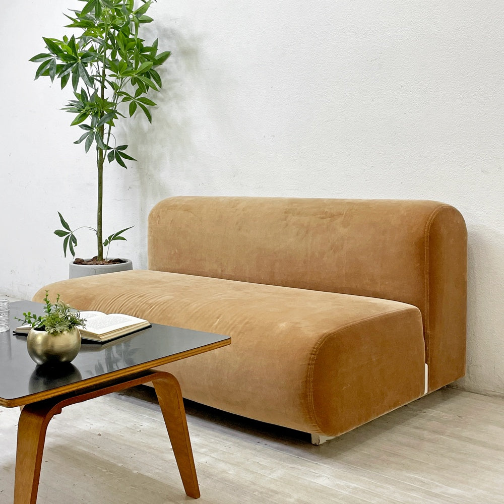 【祖師ヶ谷大蔵店】ノル Knoll スザンヌソファ Suzanne sofa 2pソファ 2人掛け モケット生地 ライトブラウン 高浜和秀 買取させていただきました。