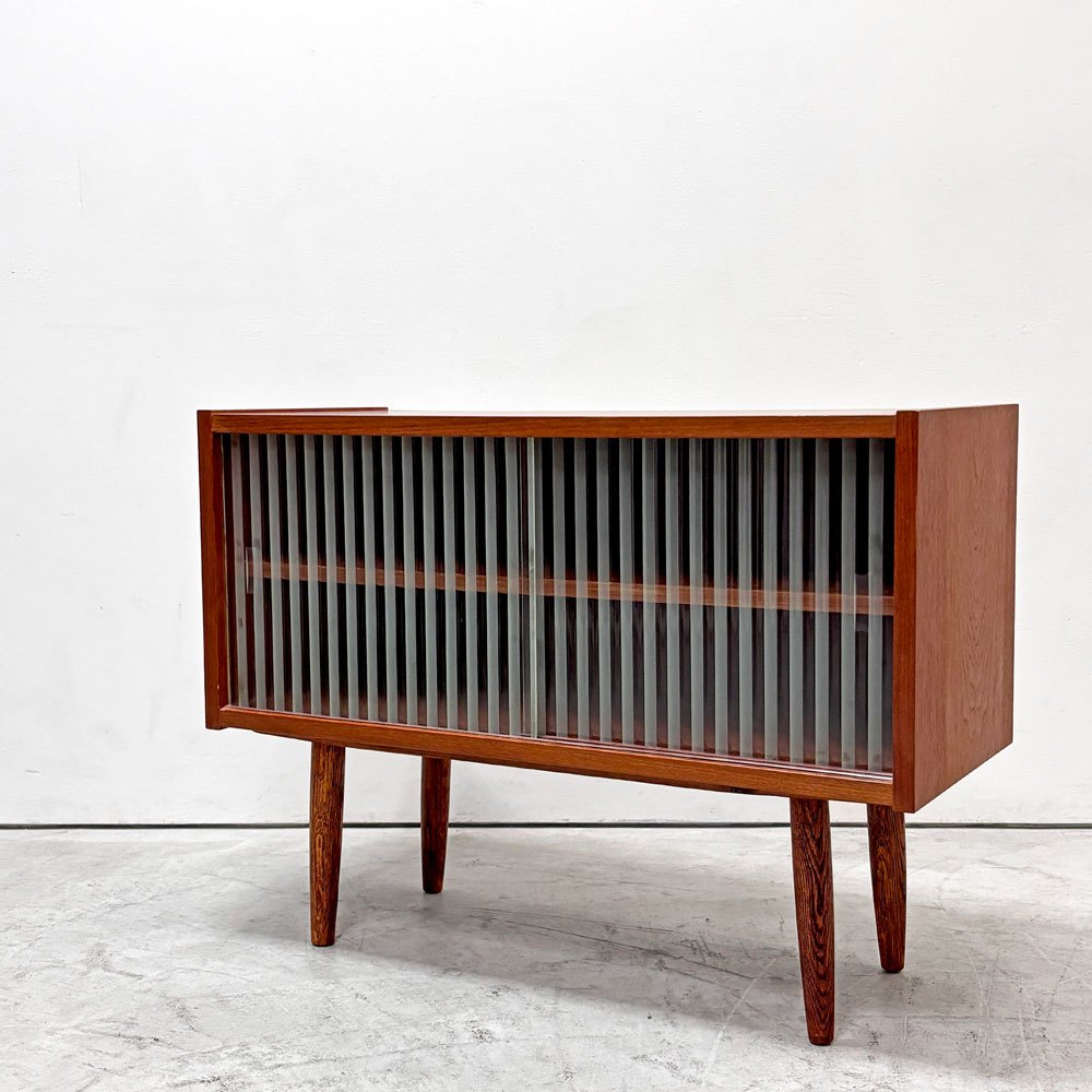 【祖師ヶ谷大蔵店】北欧ビンテージ vintage チーク材 サイドボード キャビネット ガラス扉 W80cm レトロデザイン 買取させていただきました。