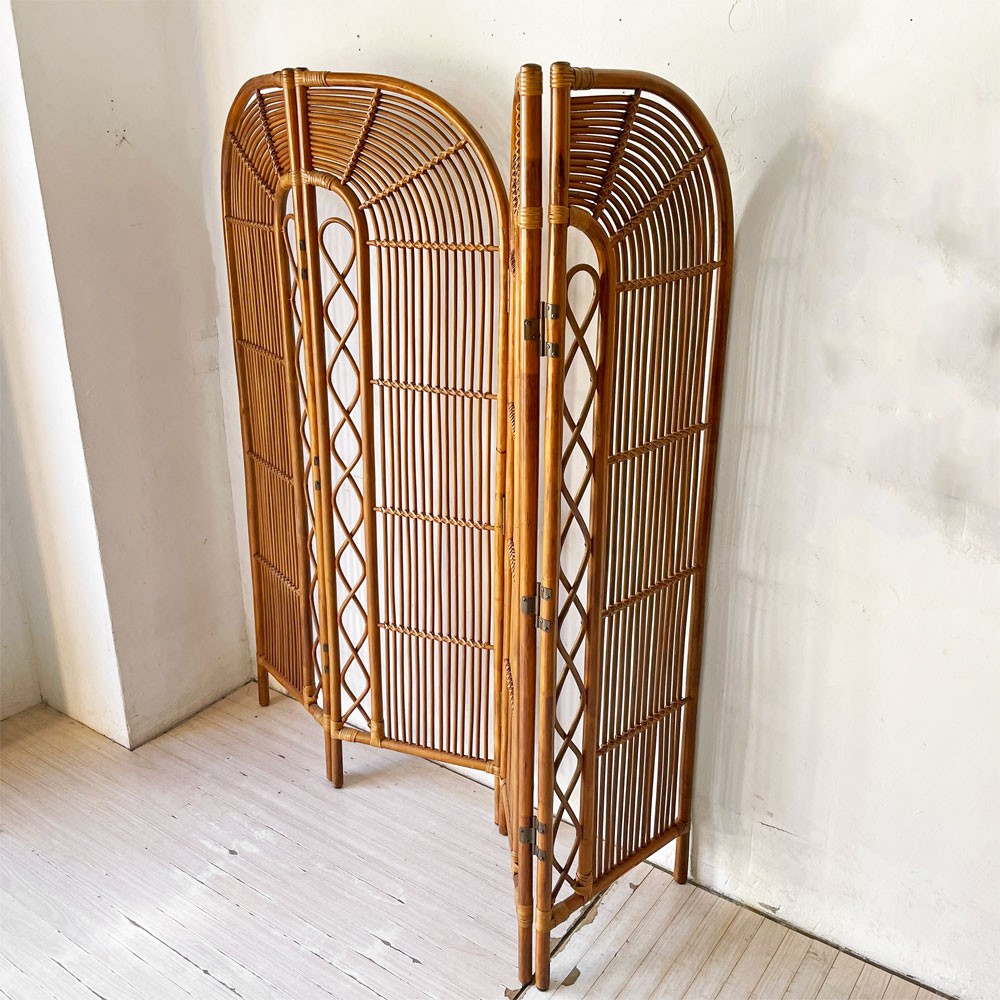 【下北沢店】ジャパンビンテージ Japan Vintage ラタン パーテーション 四つ折り 籐家具 間仕切り アジアン リゾートスタイル クラシカルデザイン  買取させていただきました。