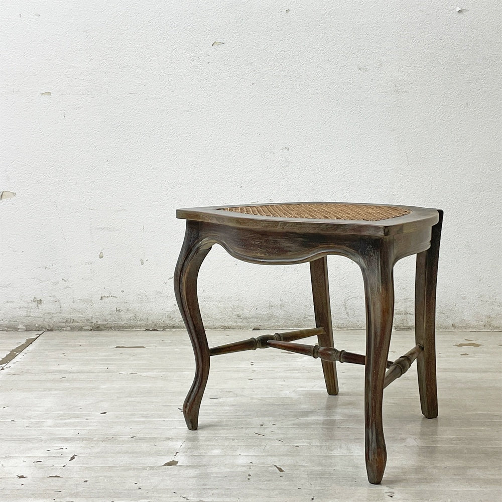 【祖師ヶ谷大蔵店】オールドメゾン Old Maison ヨーロピアン調 バルーンバックチェア リメイクスツール ラタンシー メーカープレート付き 買取させていただきました。