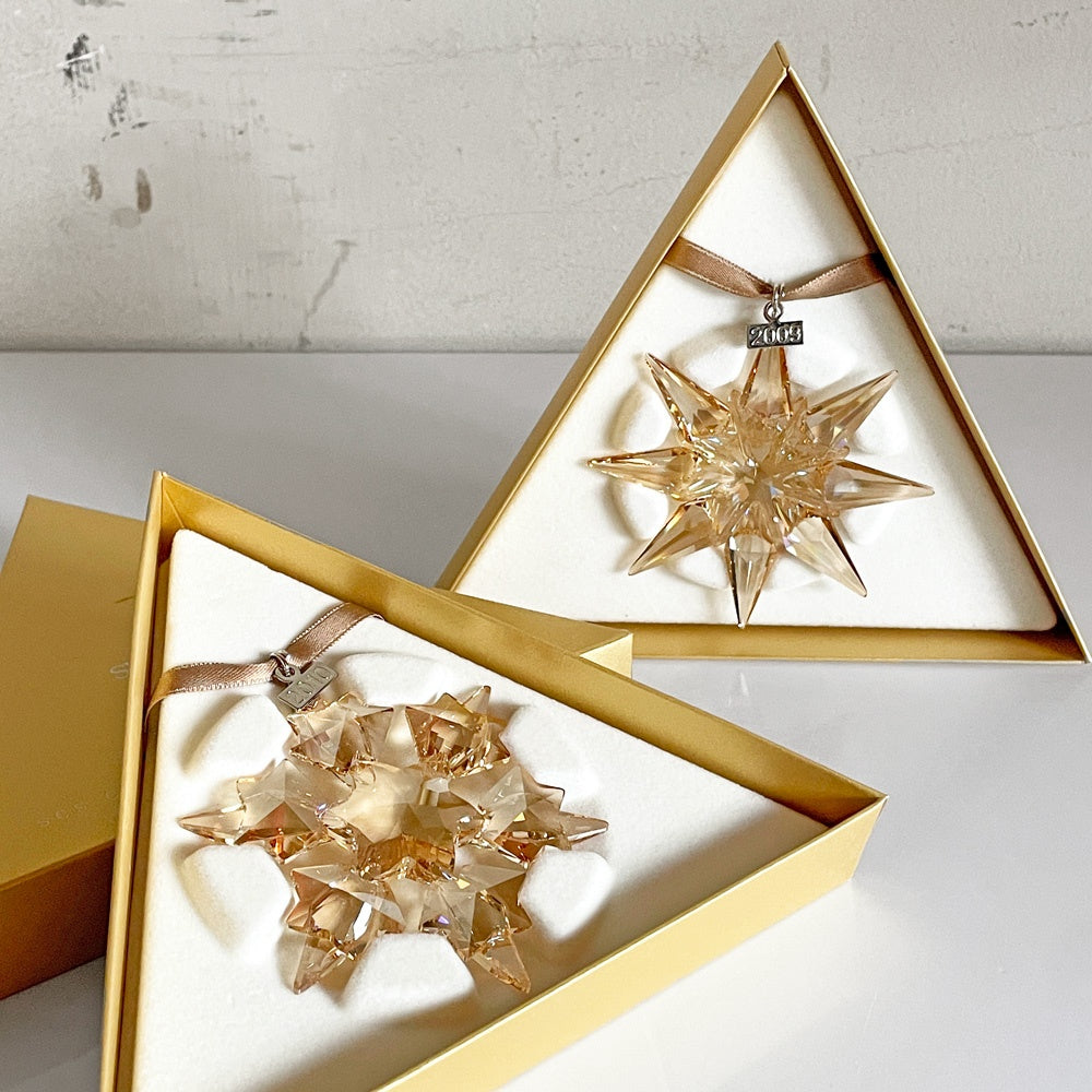 【自由が丘店】スワロフスキー SWAROVSKI クリスマスオーナメント SCS会員限定 2010年 ＆2009年 ゴールデンシャドウ 結晶モチーフ クリスタル 箱付 計2点 買取させていただきました。