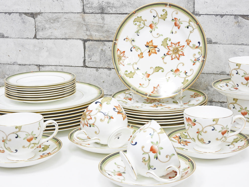 ウェッジウッド WEDGWOOD オベロン oberon 白磁 プレート & C/S 旧刻印 ボーンチャイナ BONE CHINA 廃番品 英国 多数  買い取りしました。