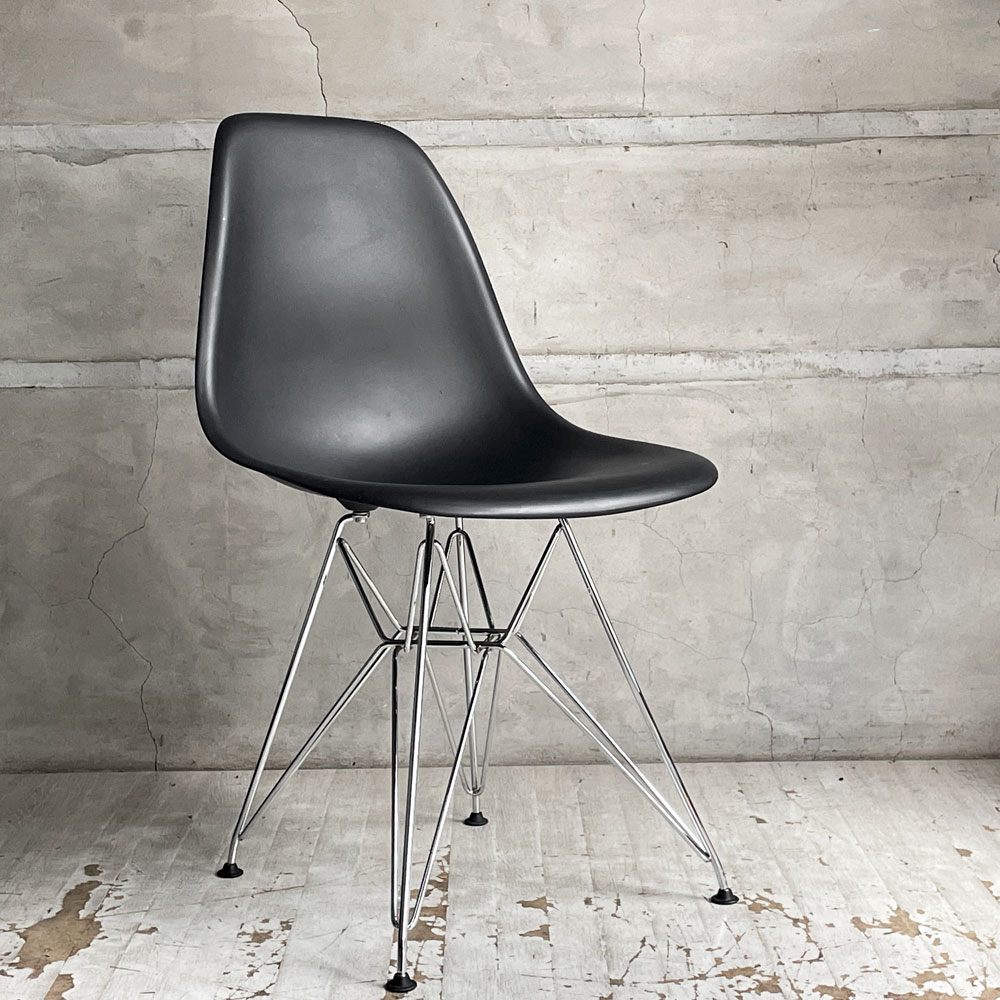 【学芸大学店】ハーマンミラー HermanMiller × ヴィトラ vitra Wネーム サイドシェルチェア ポリプロピレン エッフェルベース C&Rイームズ 買取させていただきました。