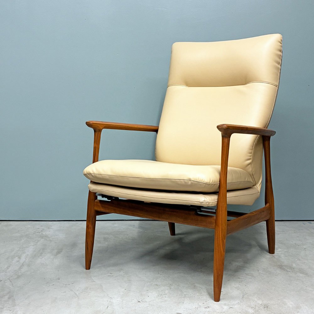 【経堂店】冨士ファニチア FUJI FURNITURE ミーサ Mysa リクライニングチェア ラウンジチェア ウォールナット無垢材 北欧デザイン 買取させていただきました。