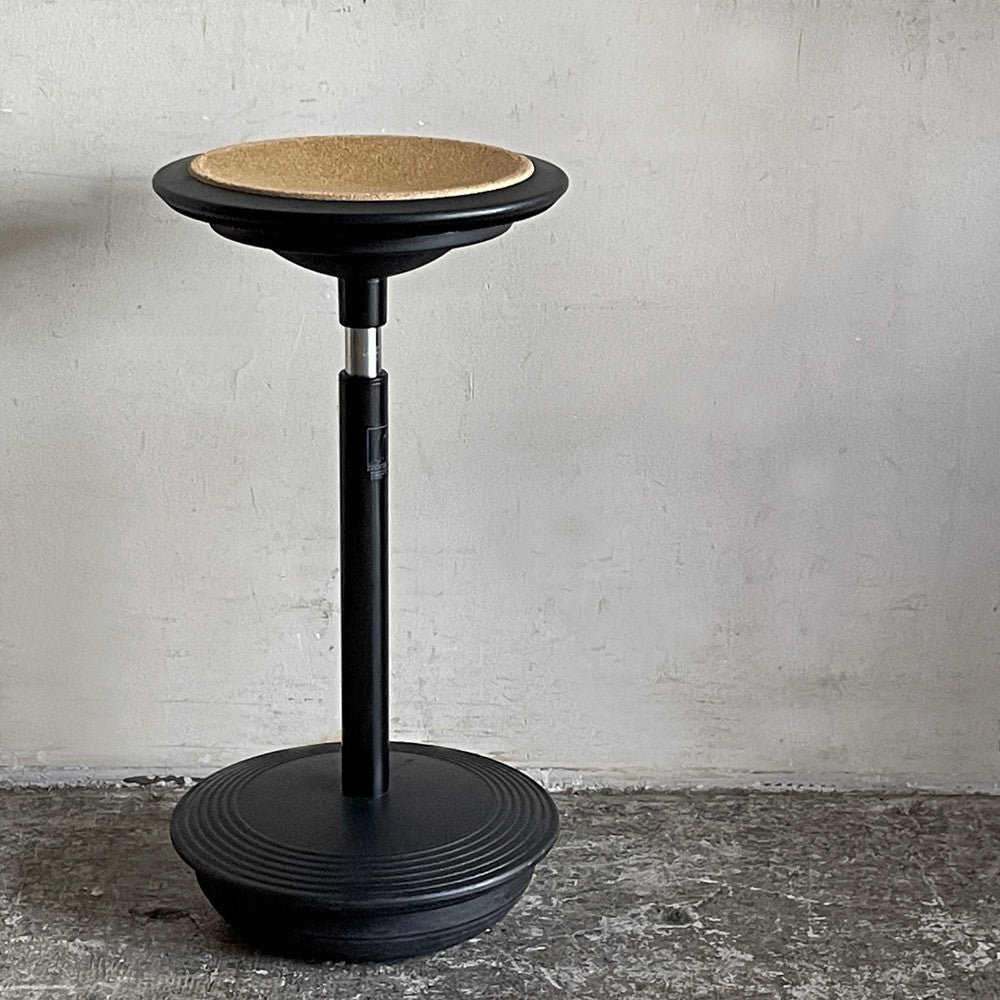 【自由が丘店】 ウィルクハーン Wilkhahn スティッツ STITZ ハイスツール デスクチェア 昇降式 iF Design賞 定価￥83,600- 買取させていただきました。