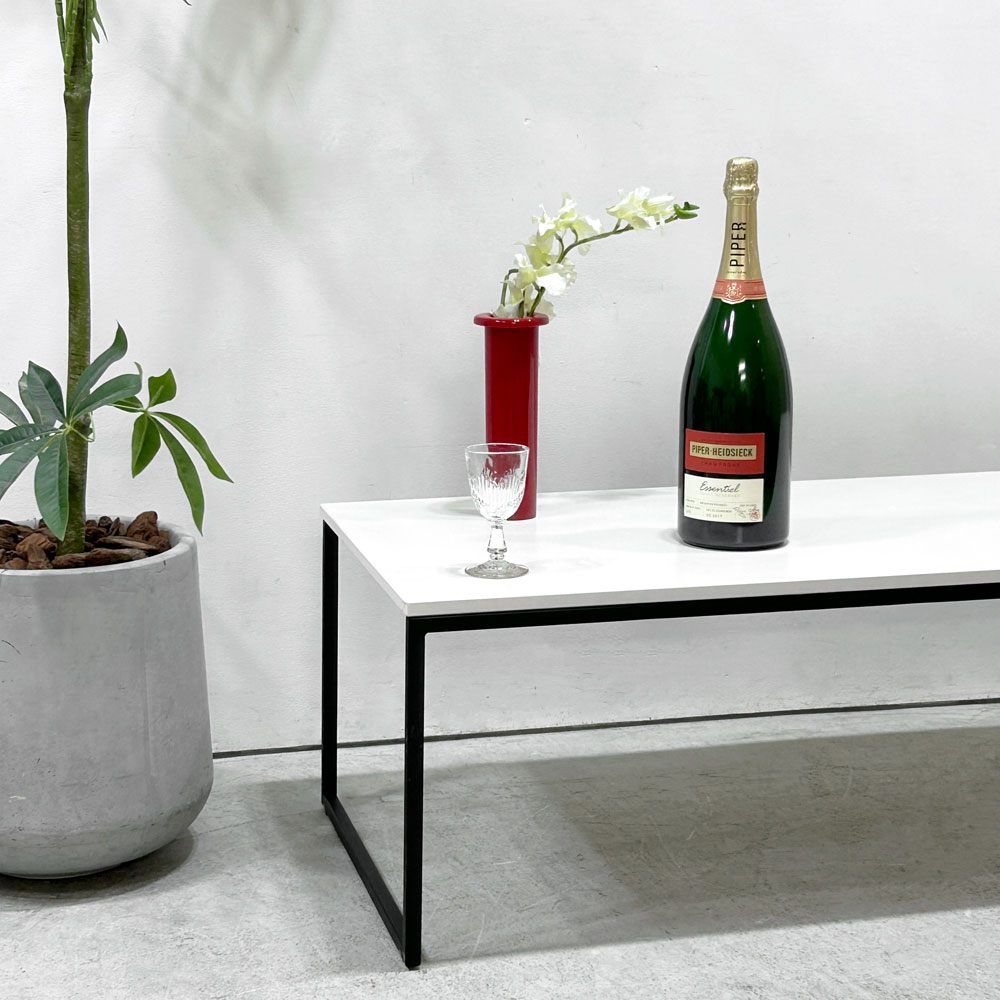 【祖師ヶ谷大蔵店】 ボーコンセプト BoConcept ルーゴ LUGO コーヒーテーブル マットホワイト ラッカー仕上げ × マットブラック スチールレッグ 北欧 モダン 定価 79,900円 買取させていただきました。
