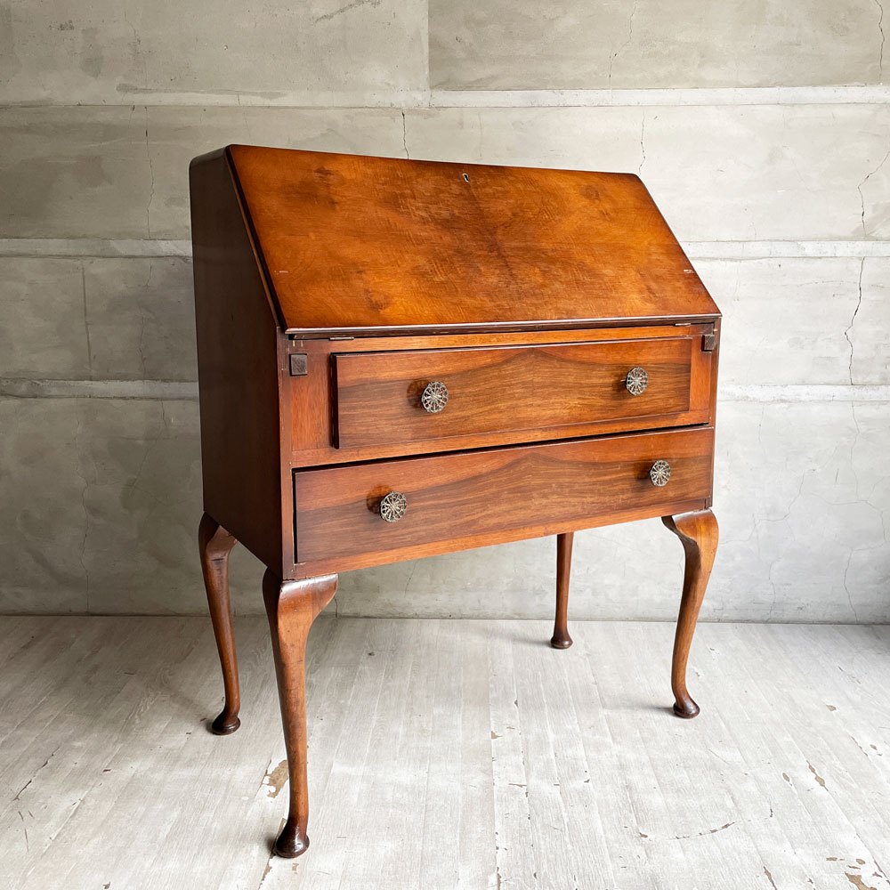 【学芸大学店】UKビンテージ ウォールナット材 ライティングビューロー チェスト 2杯 猫脚 鍵付 英国家具 アンティーク  買取させていただきました。