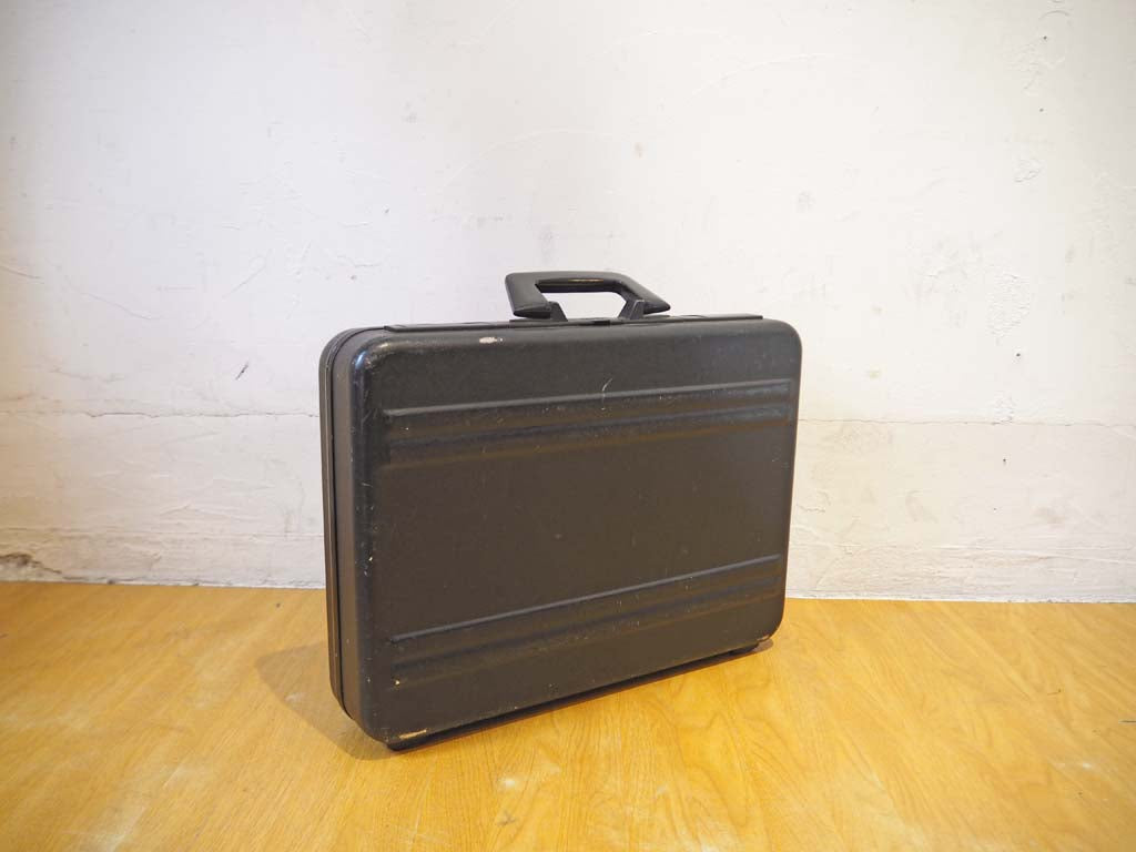 ゼロハリ バートン ZERO HALLIBURTON アタッシュ ケース ブラック ダイヤルロック式 アタシェ 中古品 買い取りしました。