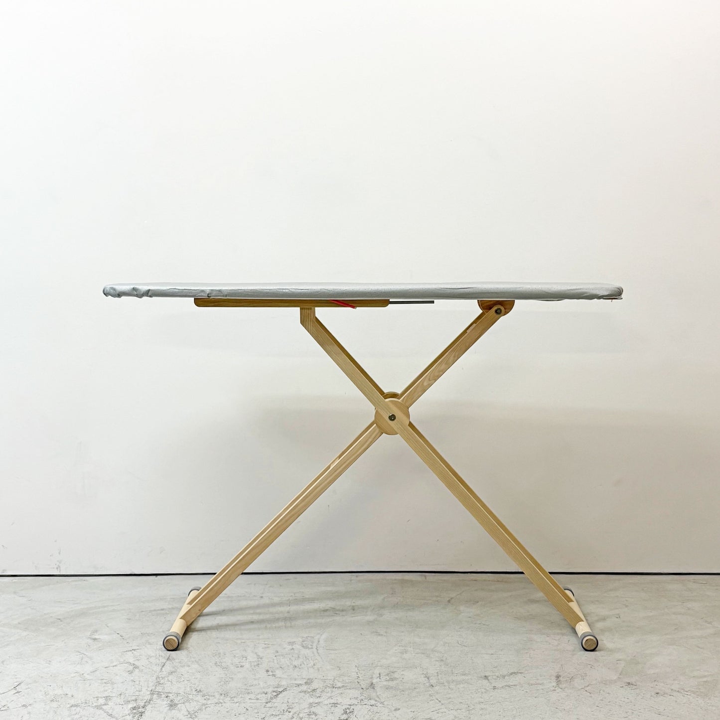 サイドバイサイド SIDE BY SIDE アイロン台 Ironing Board Au Pair アッシュ材 折り畳み 替えカバー付き ドイツ scope取扱い ●