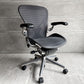 ハーマンミラー Herman Miller アーロンチェア  Aeron Chair タキシードメッシュ フル装備 Bサイズ ポスチャーフィット ポリッシュドアルミベース レザーアーム ビル・スタンフ ＆ ドン・チャドウィック ♪