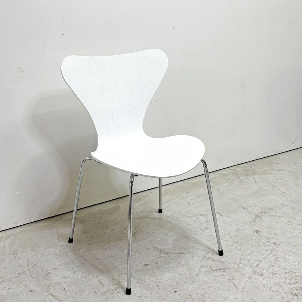 フリッツハンセン Fritz Hansen 3107 セブンチェア カラードアッシュ ホワイト スタッキング アルネ・ヤコブセン デンマーク 北欧家具 ●
