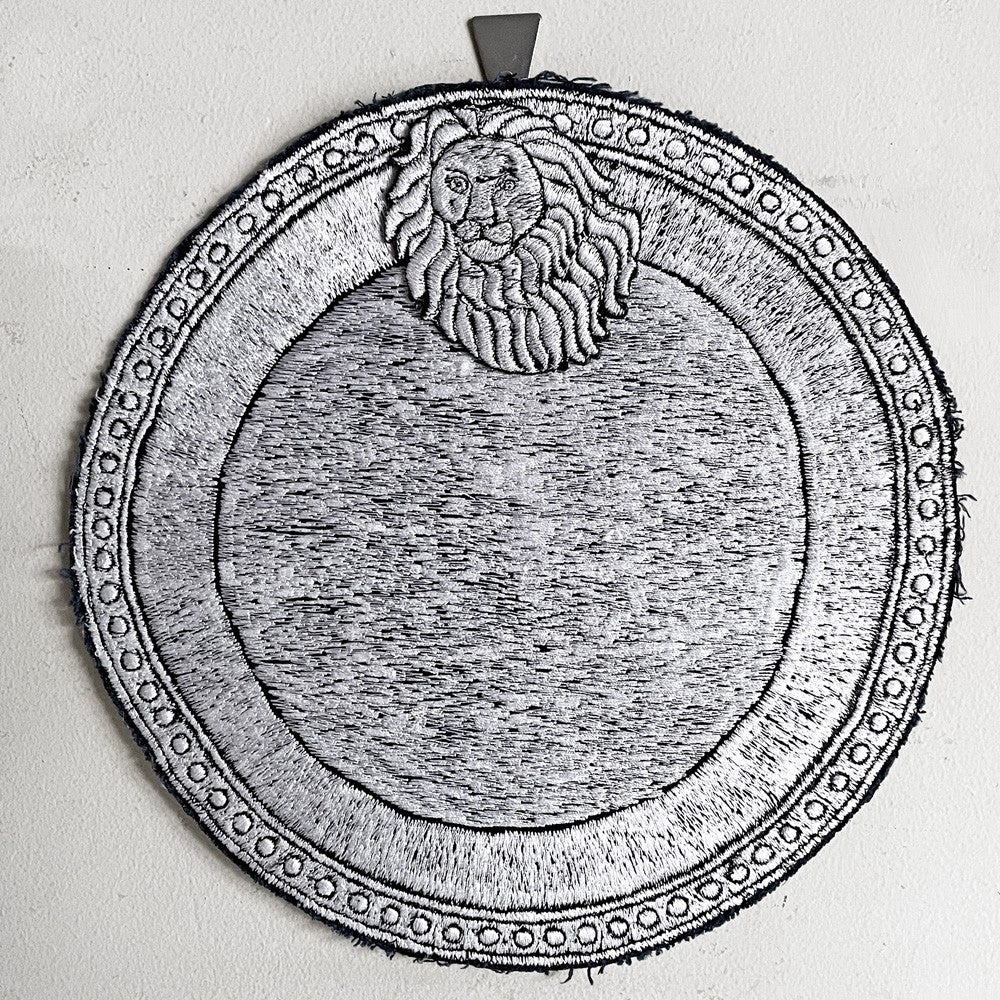 ママカロン ma.macaron ライオンの皿 壁掛け ウォールアート 横振り刺繍 φ26cm 刺繍作家 現代作家 ■