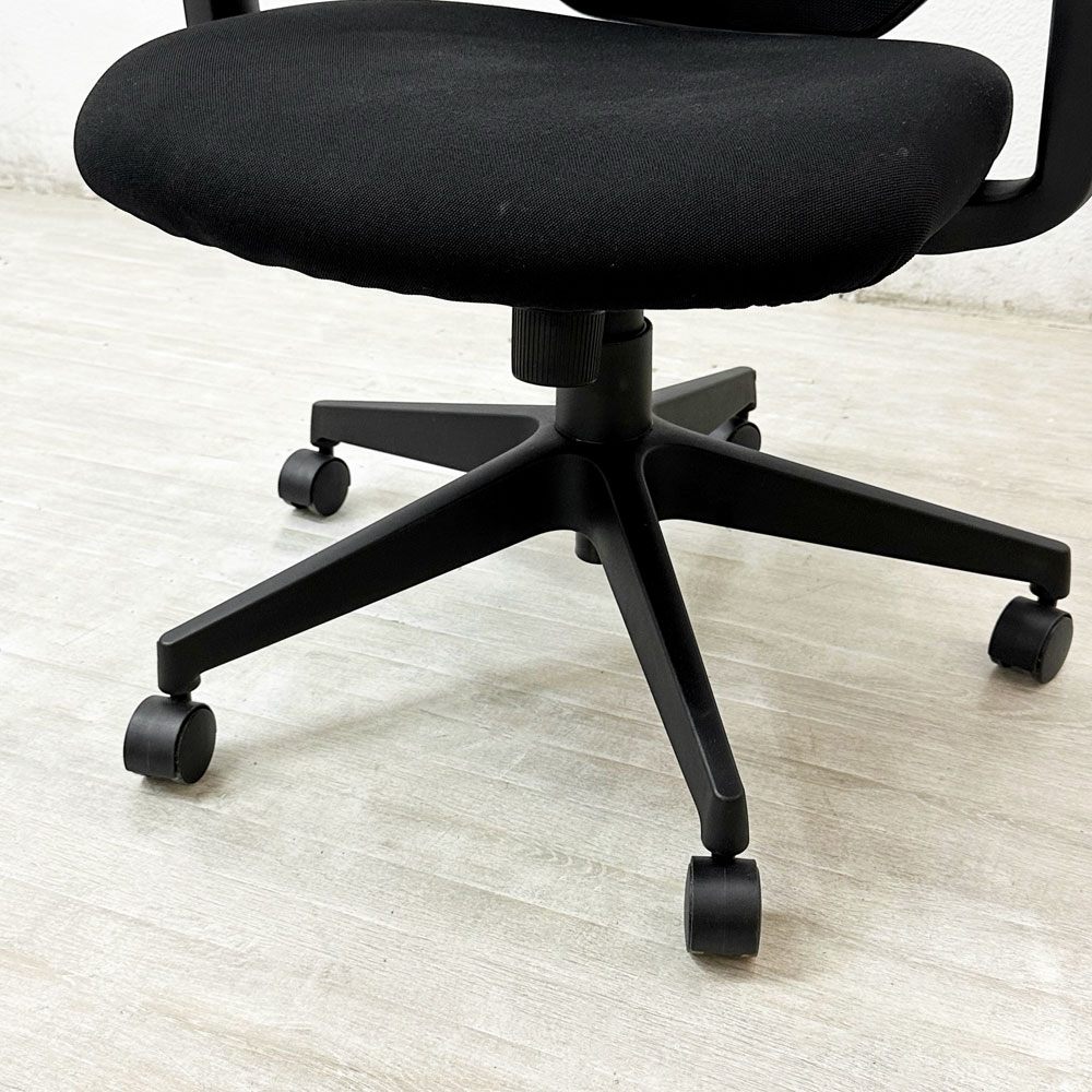 無印良品 MUJI ワーキングアームチェア 背メッシュ デスクチェア オフィスチェア 学習椅子 キャスター ブラック ●