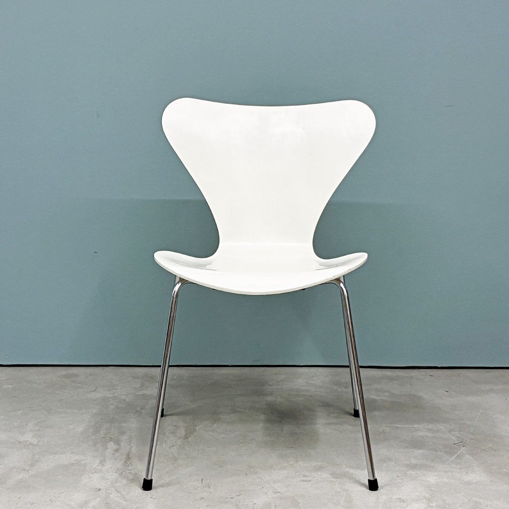 フリッツハンセン Fritz Hansen 3107 セブンチェア ラッカー ホワイト スタッキング アルネ・ヤコブセン デンマーク 北欧家具 ◎