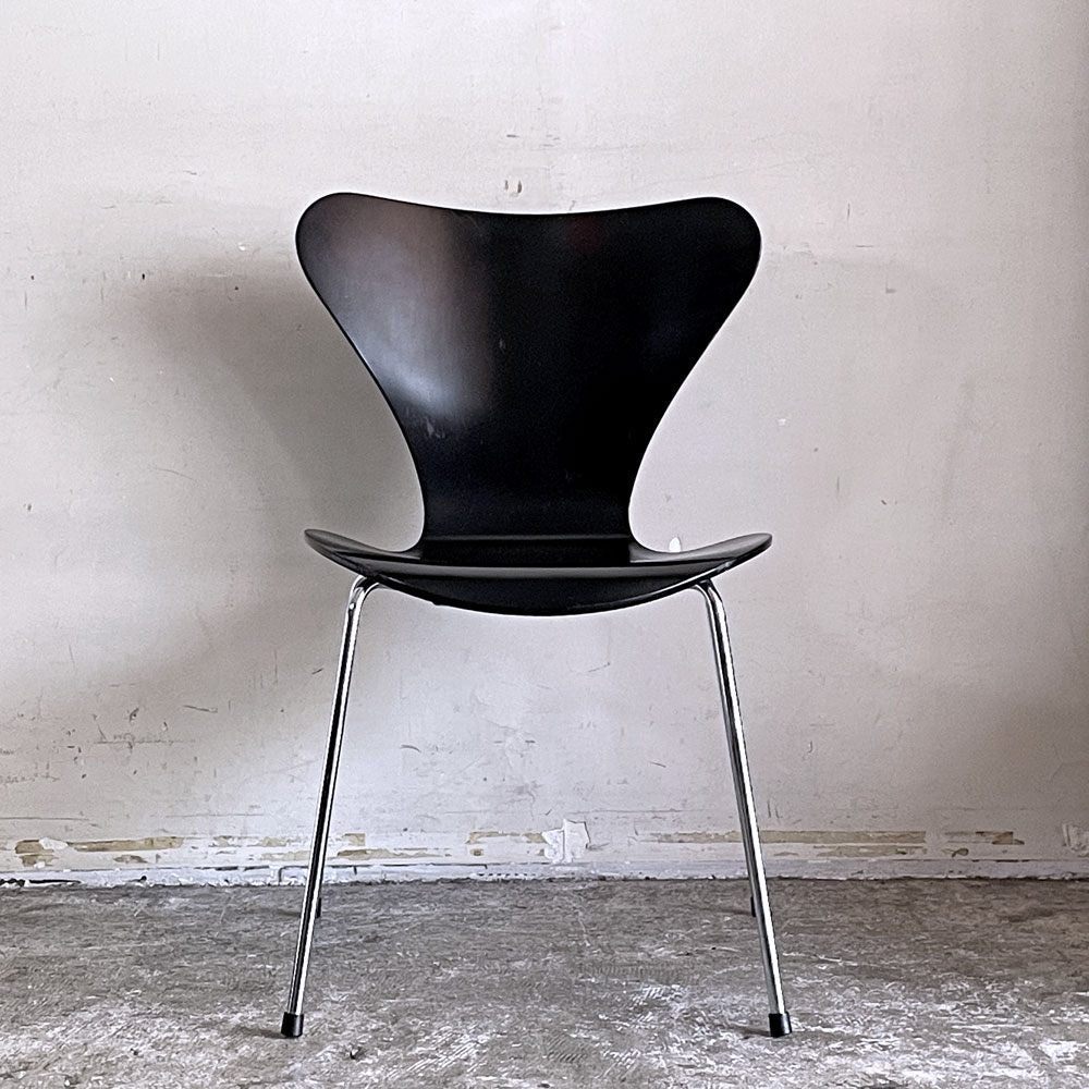 フリッツハンセン Fritz Hansen セブンチェア ブラックラッカー アルネ・ヤコブセン スタッキングチェア デンマーク 1997年製 D ■