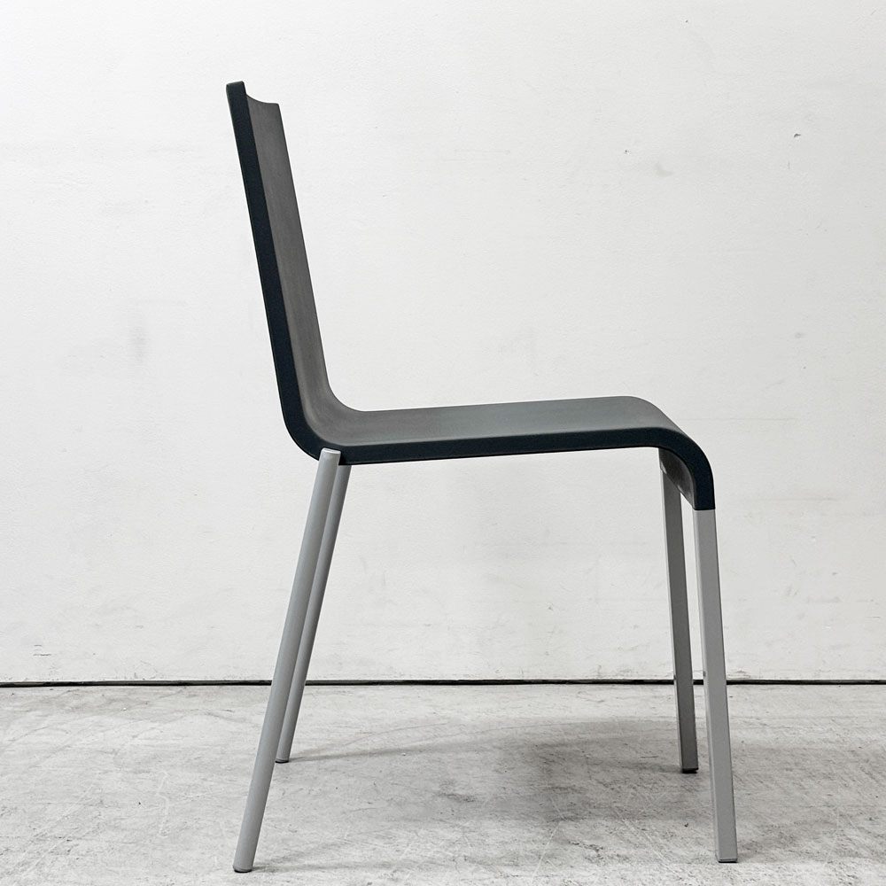 ヴィトラ vitra. ゼロスリー .03 ダイニングチェア スタッキングチェア マールテン・ヴァン・セーヴェレン Maarten Van Severen ダークグレー ●