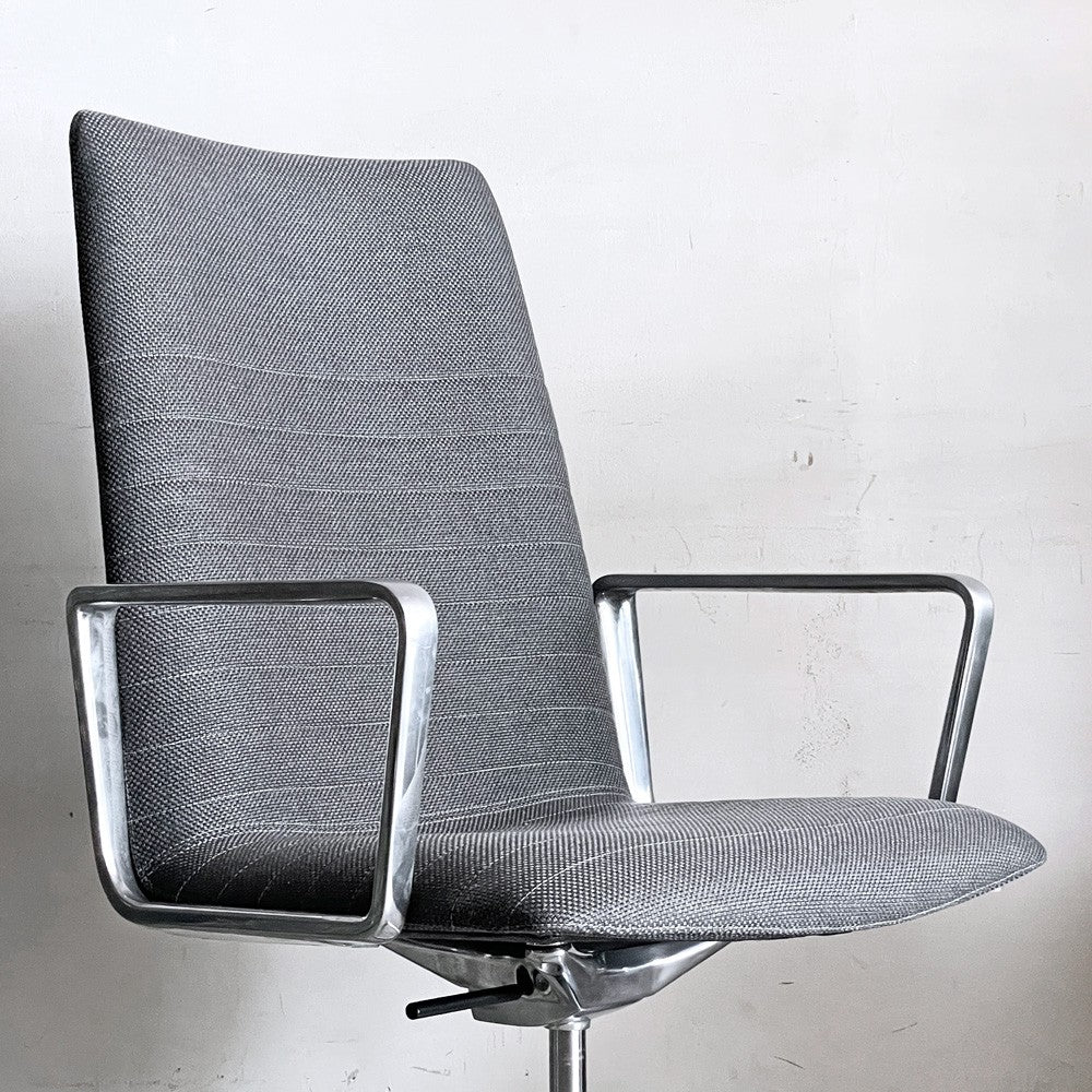 アンドリューワールド Andreu World フレックス エグゼクティブ Flex Executive インターミディエイトバック アームチェア デスクチェア アルミ キャスターベース ガス圧昇降 参考価格 ¥295,460- ■