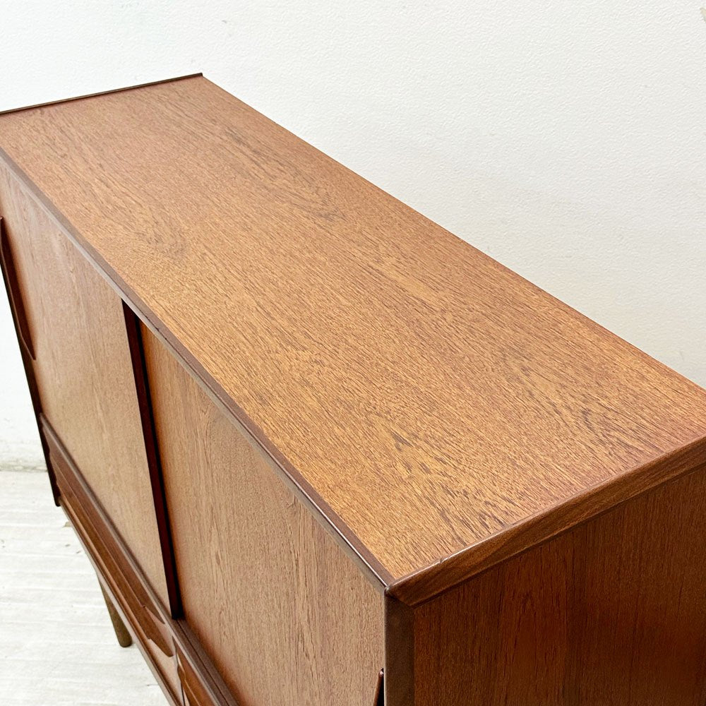 北欧ビンテージ Scandinabian Vintage チーク材 キャビネット サイドボード 抽斗4杯 スライド扉 店舗什器 北欧家具 ●