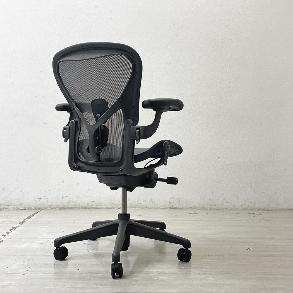 ハーマンミラー Herman Miller アーロンチェア リマスタード フル装備 Bサイズ ポスチャーフィットSL グラファイトベース ビル・スタンフ ＆ ドン・チャドウィック ●
