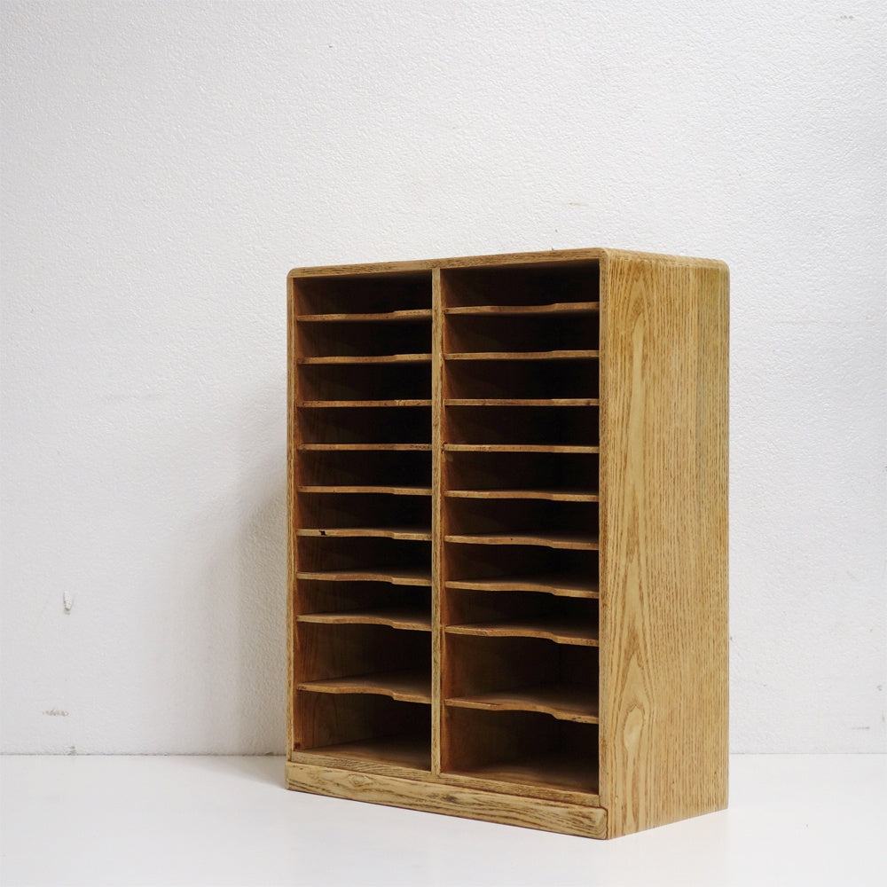 ジャパンビンテージ Japan vintage 古い木味の書類棚 カルテラック 木製シェルフ W39.5cm 古家具 昭和レトロ ●